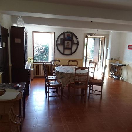 Les Favouilles - Gite & Chambres D Hotes Dauphin Esterno foto