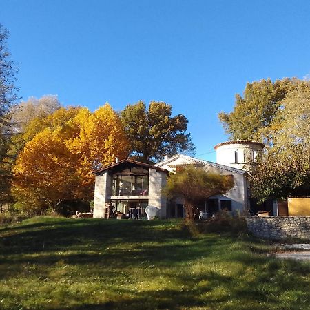 Les Favouilles - Gite & Chambres D Hotes Dauphin Esterno foto